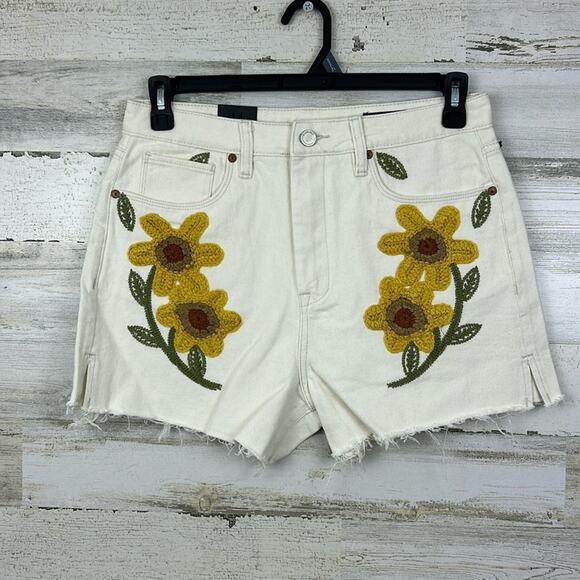 NWT Blank NYC by Free people womens 29 white boho jean Shorts with embroidered - Picture 1 of 7
